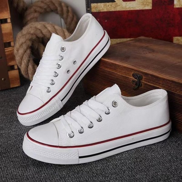 Women's Stylish Lace-Up Skate Shoes - Comfortable & Fashionable Canvas Low Top Sneakers