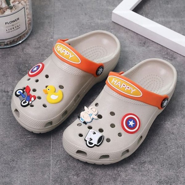 Low MOQ cheap durable anti-odor non-slip safe outdoor activities teenagers children unisex clog shoes for kids slippers sandals